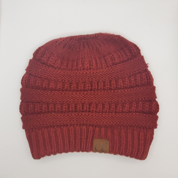 C.C Exclusives Beanie Hat Cap Womens Red Chunky Cable Knit Adult Skiwear Ski - Picture 1 of 9
